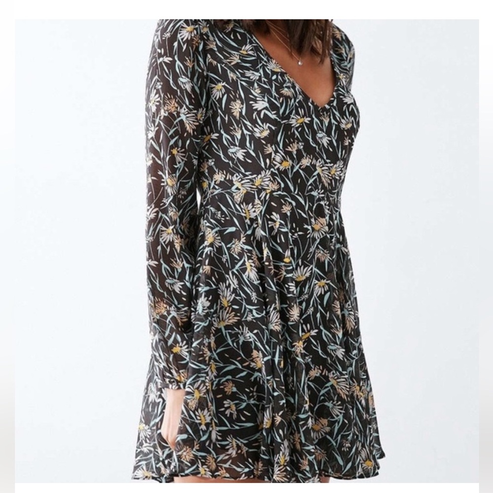 Urban Outfitters Kimchi Blue Floral Poppy Long Sleeve Dress Size 2